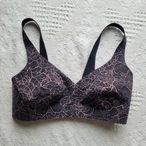 Lululemon Like Nothing Cupped Light Support Back Clasped Bra- Rose Black